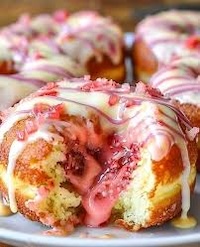STRAWBERRY CHOCO Bun
